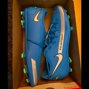 Phantom GT cleats